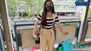 คลิปหลุด น้องหวาน ยืนรอเธอบนbts ก็กำลังคิดเรื่องsexคลิปเด็ดต้องดูไปส่งที่ดอนเมือ-300x450