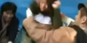 คลิปหลุดแอพแดง เมียหุ่นสวย เย็ดคาเสื้อกล้ามกระแทกควยเข้าแรง